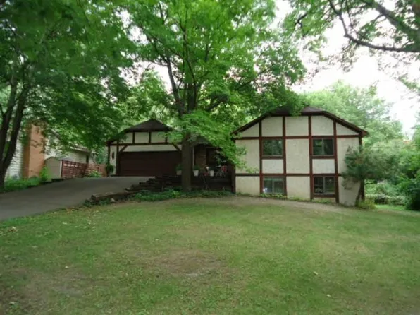 5081 Saint Albans Bay Rd, Shorewood, MN 55331