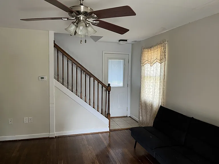 1620 Roanoke Ave — Photo 3