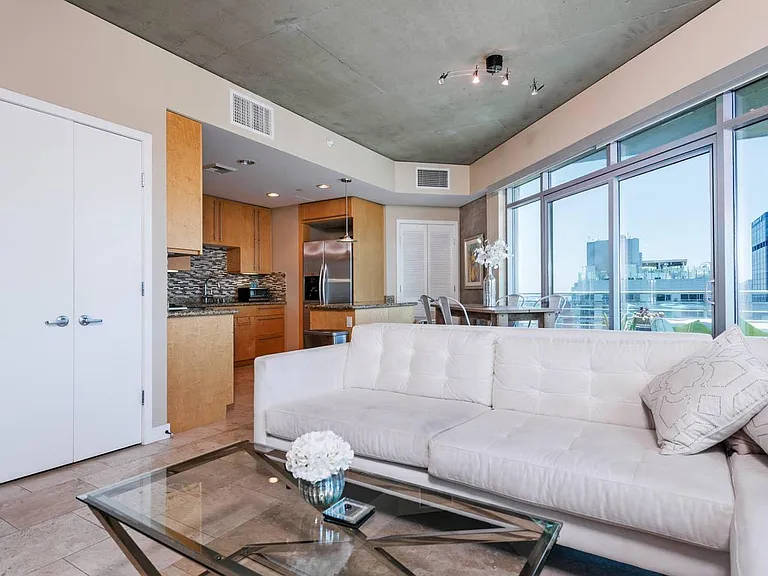 801 Ash St #1601 — Photo 4