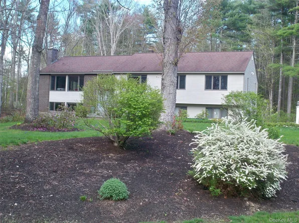 10 Kirsten's Landing, Call Listing Agent 03044