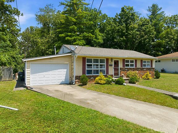 2nd image of 402 Crescent Ct