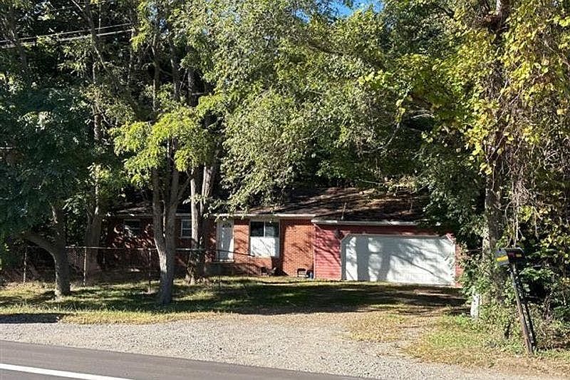 2nd image of 46760 N Interstate Highway 94 Service Dr