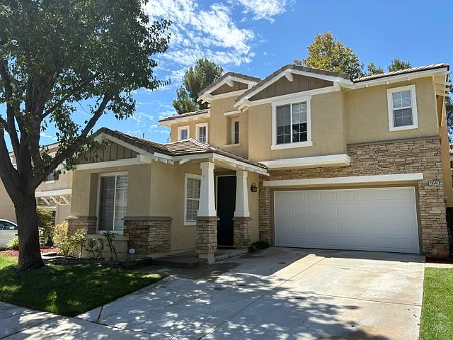 4 bed, 2188 sqft, $4,800 — Photo 2