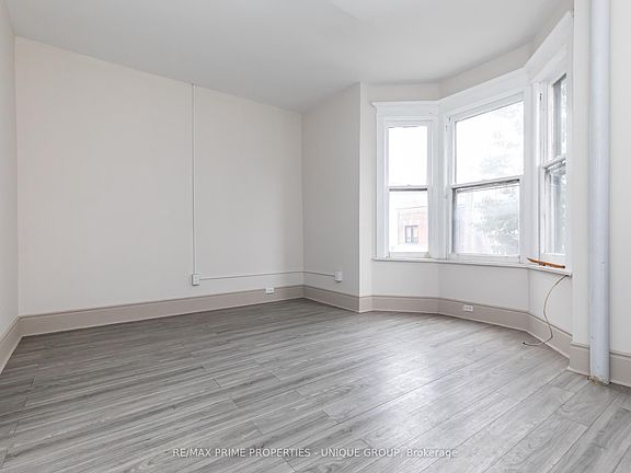 2nd image of 688 Bloor St W #2