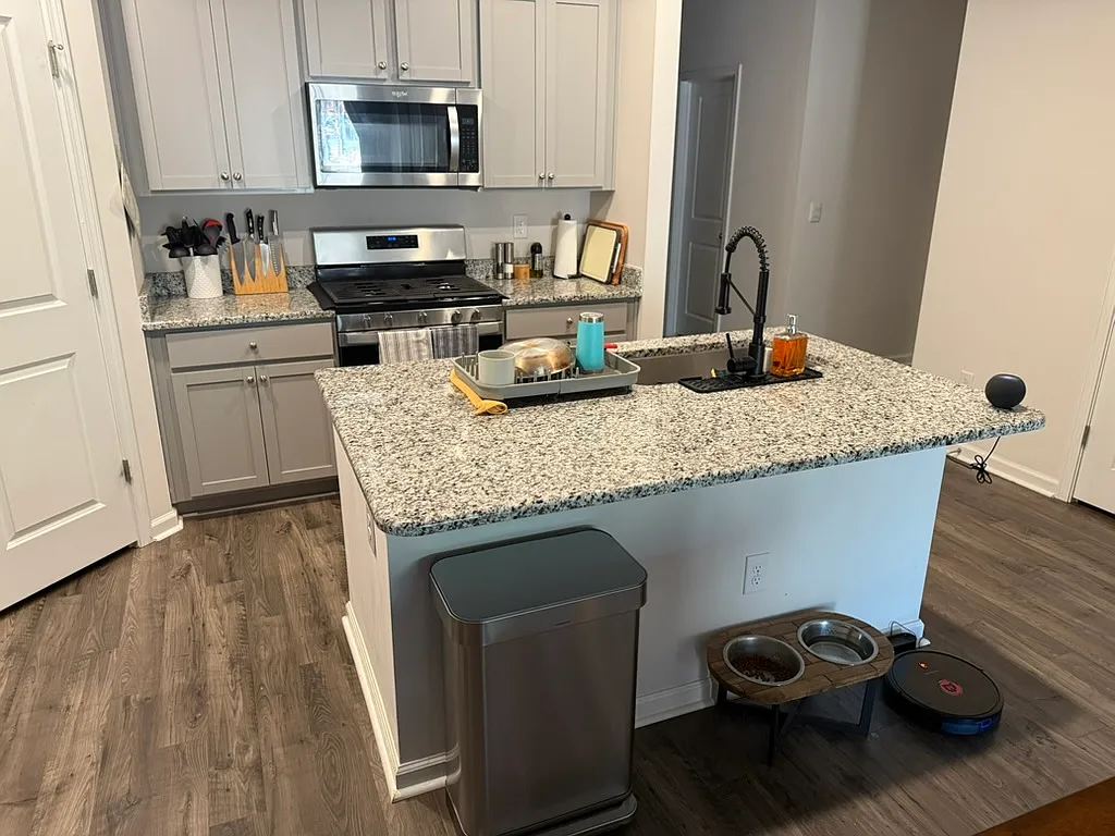 3 bed, 1650 sqft, $2,000 — Photo 2