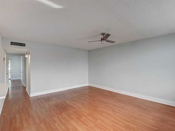 4th image of 417 Monaco Park #I