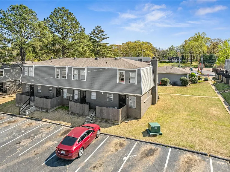 TOWNHOMES w/ W/D INCLUDED! Gated 2 Bed / 1.5 Bath Townhomes near Shelby Dr! — Photo 17