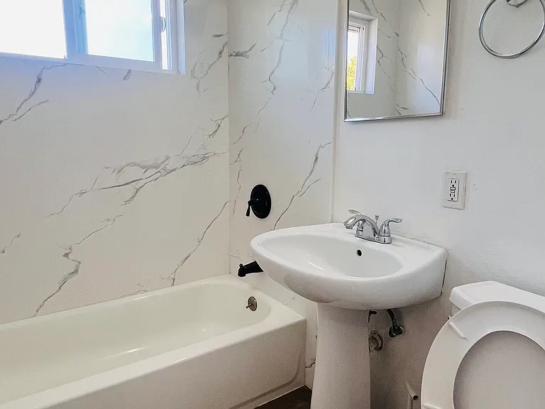 674 Lincoln St #4 — Photo 8