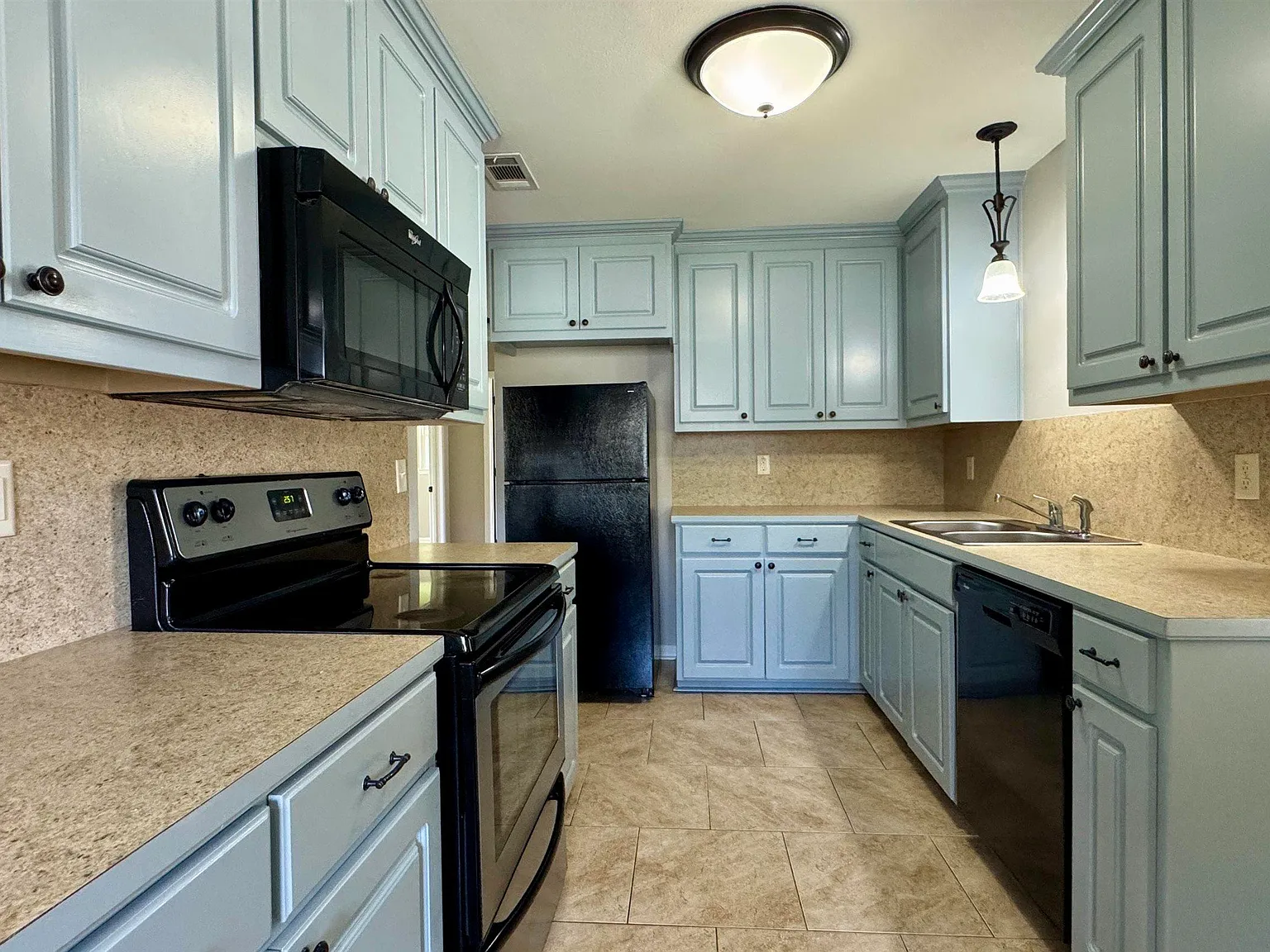 3 bed, 1226 sqft, $1,475 — Photo 2