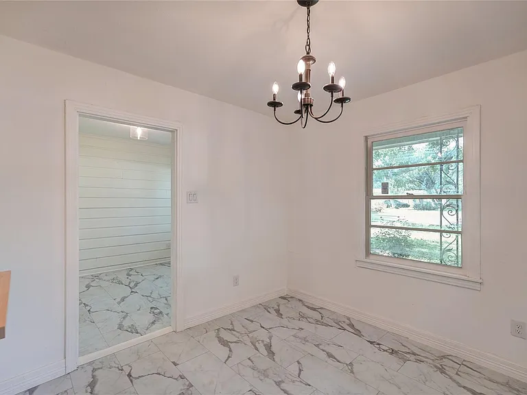 1319 Elm St — Photo 12
