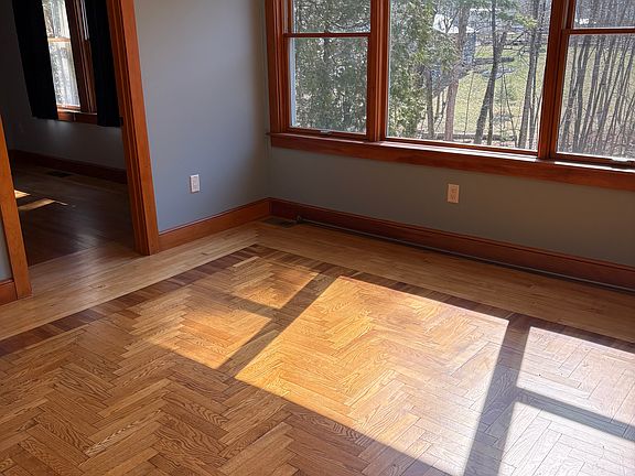 2nd image of 32 Woodman Rd