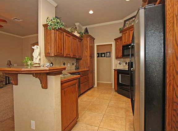 4th image of 713 N Elk Way