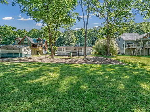 3rd image of 315 Riverview Dr