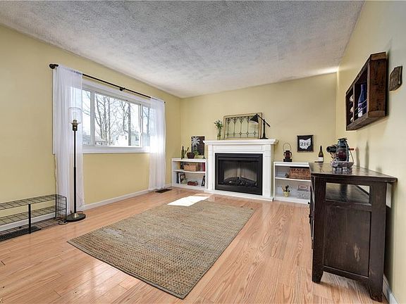 4th image of 231 Beachwood Ave