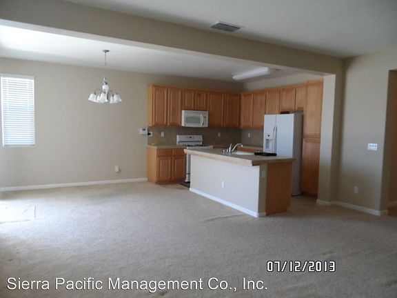 5th image of 828 White Oak Dr