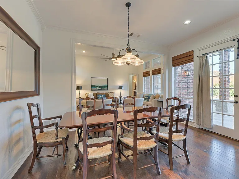 904 Tiffany Ln — Photo 15