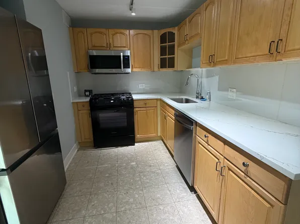 10033 Irving Park Rd, Schiller Park, IL