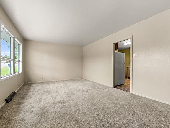 4th image of 1806 Mackenzie Rd