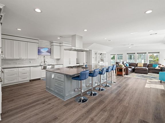 3rd image of 242 Isles End Rd