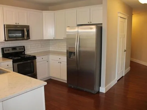 978 Worcester St #307, Wellesley, MA 02482