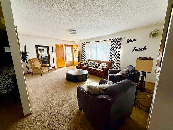 3rd image of 1516 N Dakota St