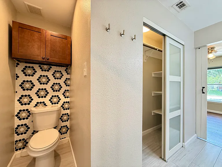 10518 Desdemona Dr — Photo 6