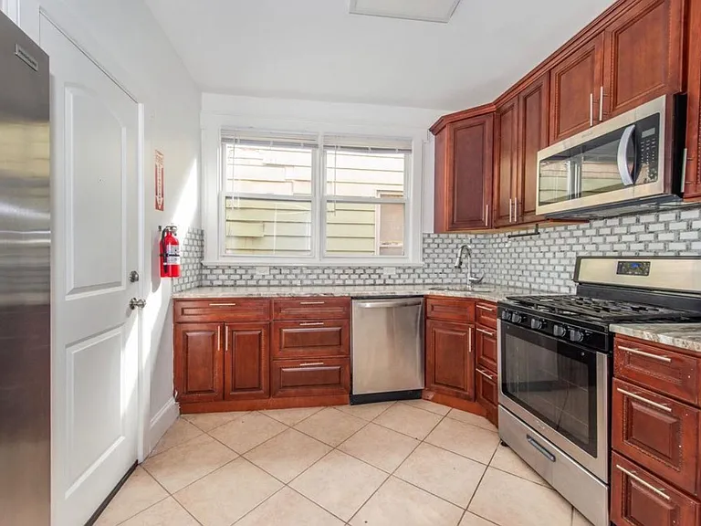210 Wilkinson Ave #B — Photo 5