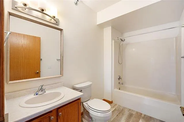 301 Harbour Town Dr #301 — Photo 17