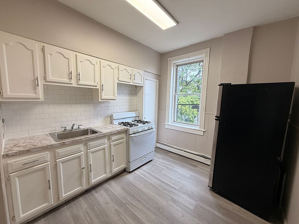 1st image of 89 E 25th St #13E