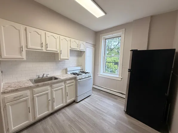 89 E 25th St #13E, Bayonne, NJ 07002