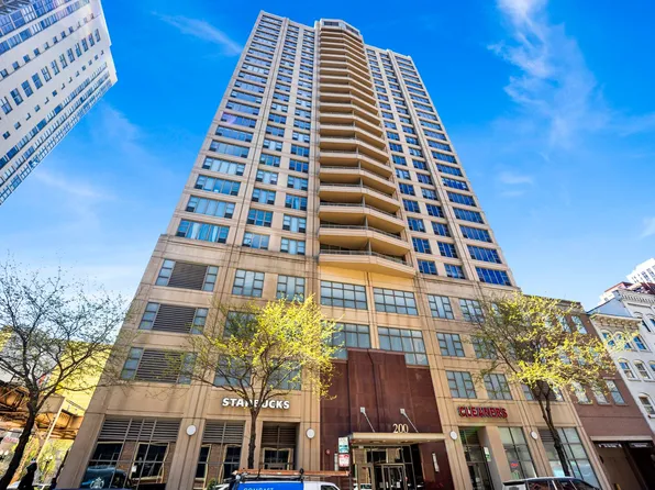 200 N Jefferson St APT 2301, Chicago, IL 60661