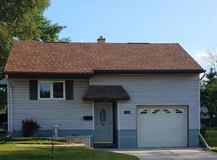 1618 Jackson St, Manitowoc, WI 54220