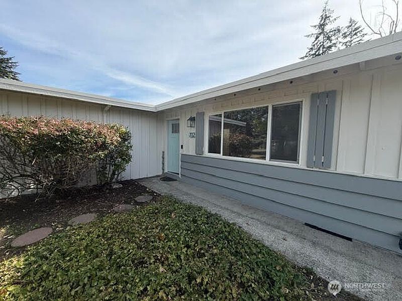2nd image of 712 141st Street E
