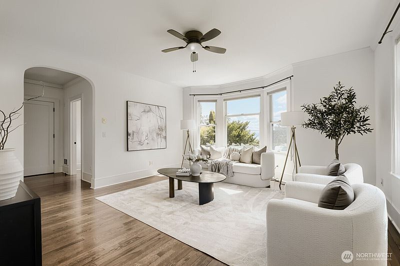 2nd image of 317 Lakeside Avenue S #3