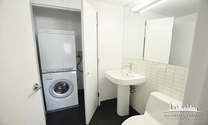 Rented by Manhattan Realty Group | media 24