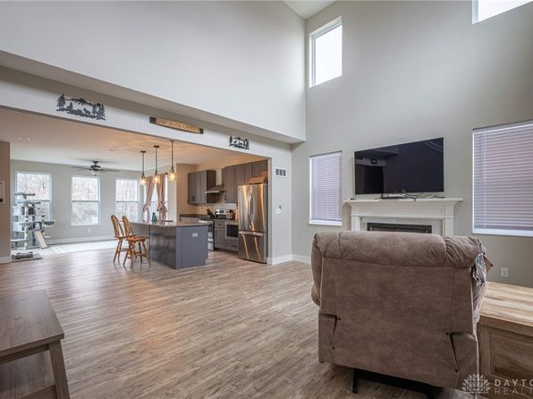 536 Holland Dr, Trenton, OH 45067