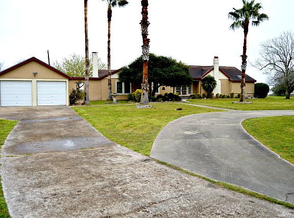 2nd image of 312 El Camino Real St