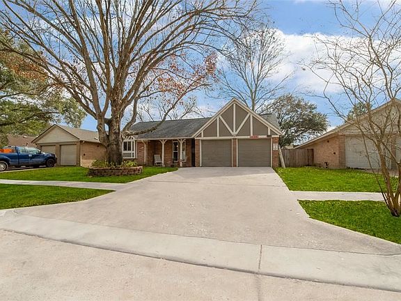2nd image of 15635 Fox Springs Dr