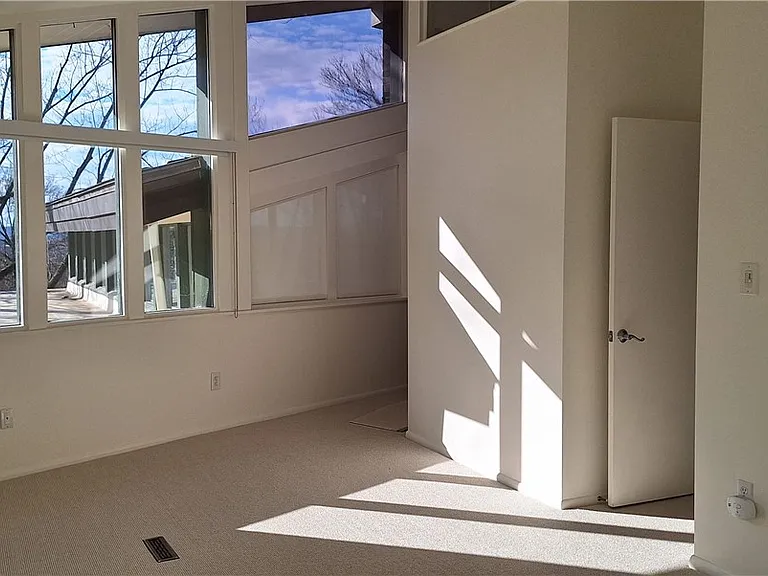 90 E Woodland Rd — Photo 28