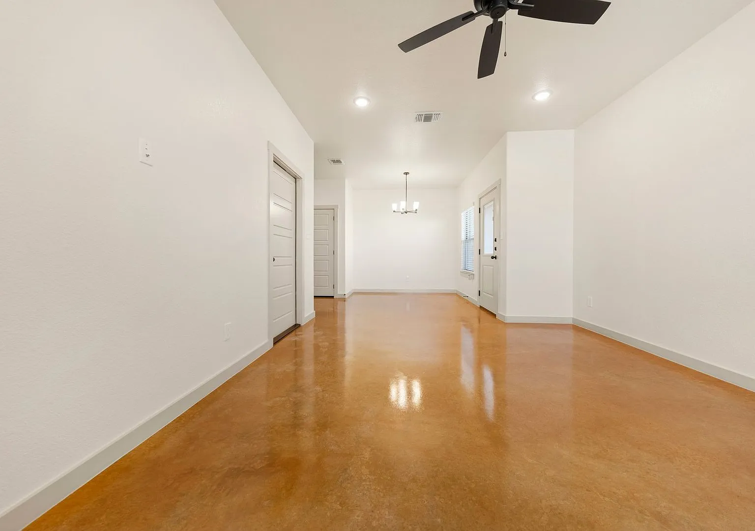 3 bed, 1367 sqft, $1,545 — Photo 1