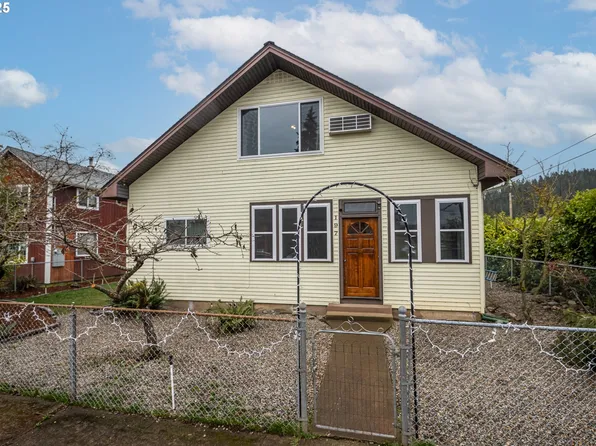 197 D St, Creswell, OR 97426