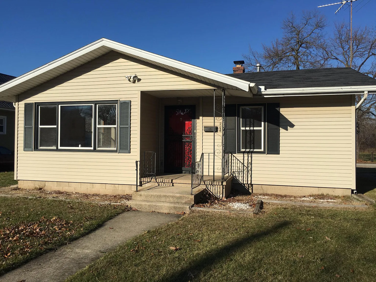 228 Springland Ave photo 1