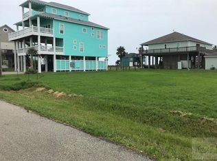 933 Kenlyn Dr, Crystal Beach, TX 77650