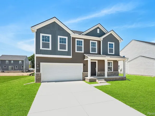 54695 Heron Cir, Chesterfield, MI 48047