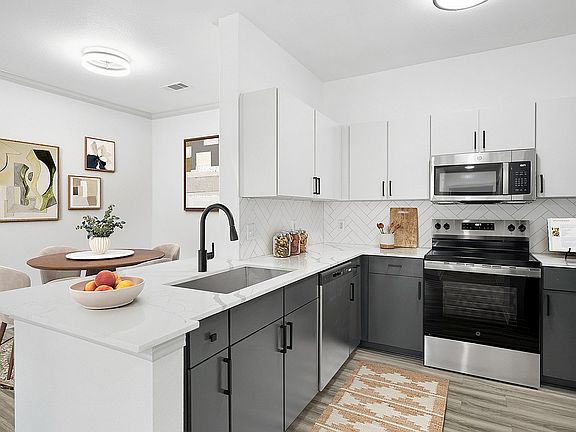 2x2 1240 sqft B2 - Kitchen