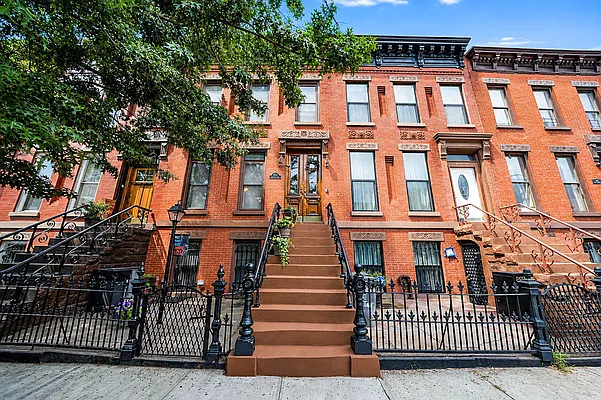 885A Putnam Avenue 