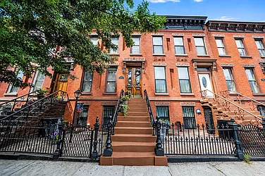 885A Putnam Avenue