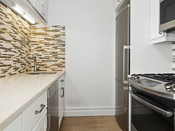 4th image of 377 Rector Pl APT 18F