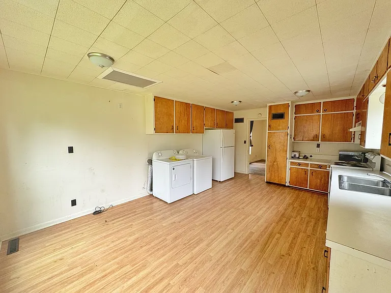 312 Jackson St — Photo 3