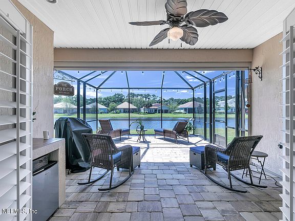 4th image of 233 PINTORESCO Drive
